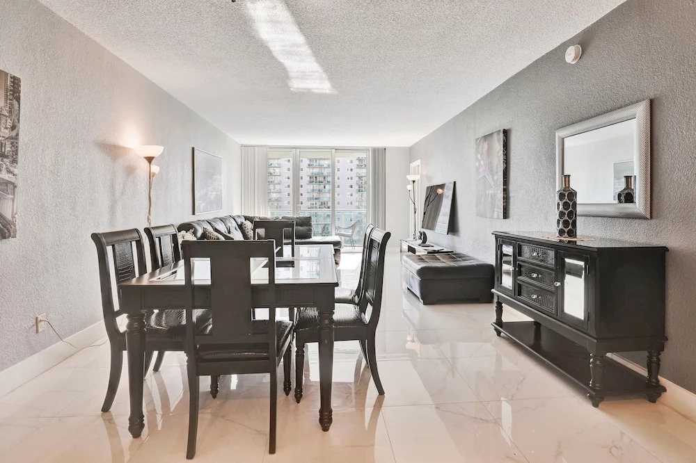 Destination Stays-Ocean View Condo Miami