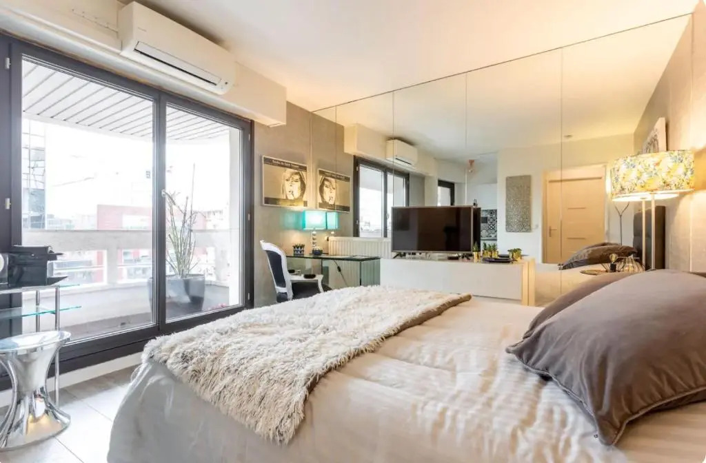 Beautiful Modern Fully Furnished Studio