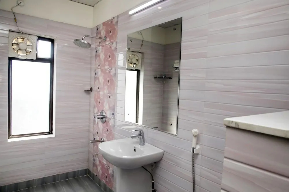 Hotel Ganges Grand - 600m from Kashi Vishwanath Temple