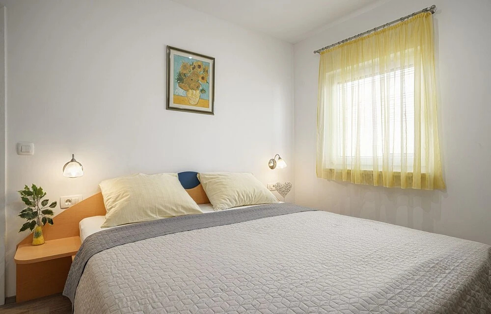 "beautiful 2-bedroom-apartment on the Second Floor With City and sea View"