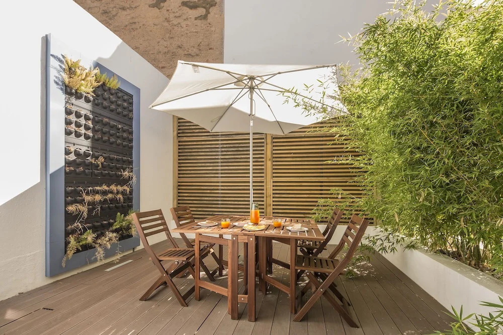 Baixa Apartment by Les Deux Mariettes