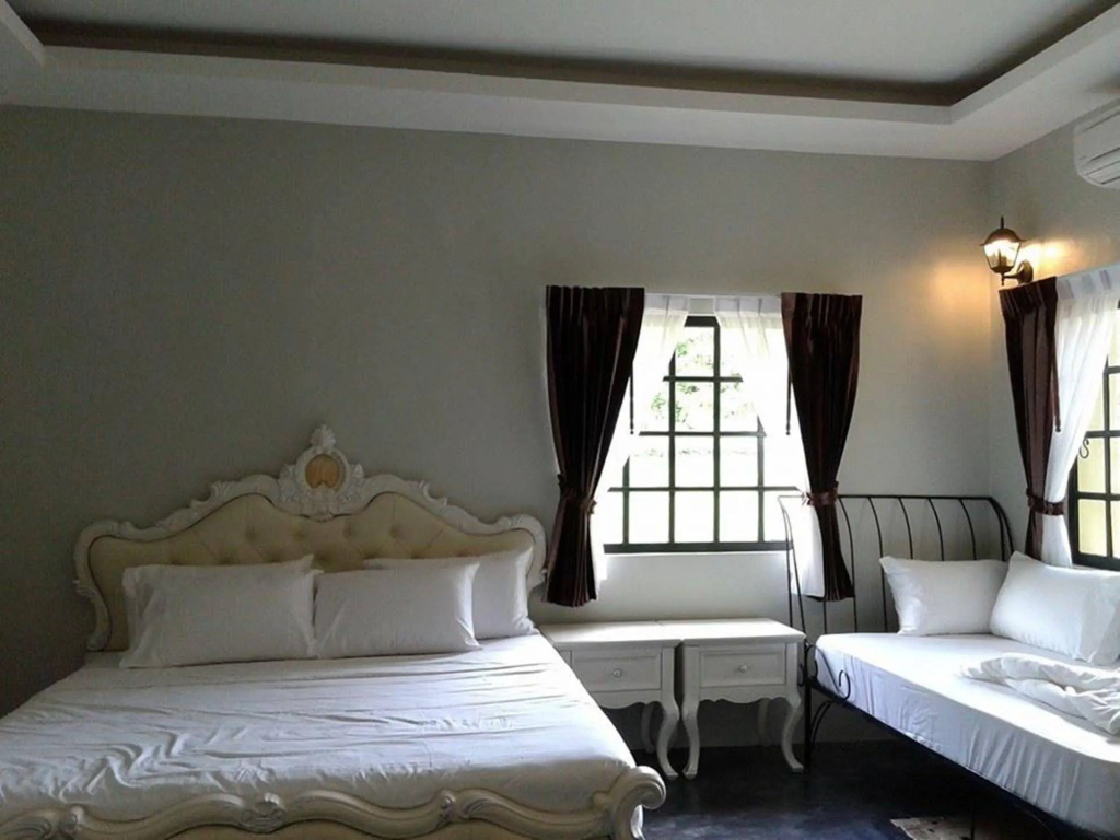 Bibury Resort