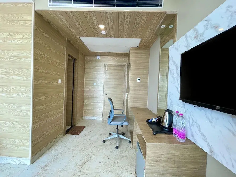 TBS Sea View - Full AC- Pool & Breakfast