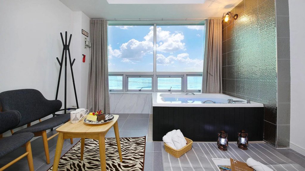 Gangneung Ara Spa Pension / Усадьба Сонёчан
