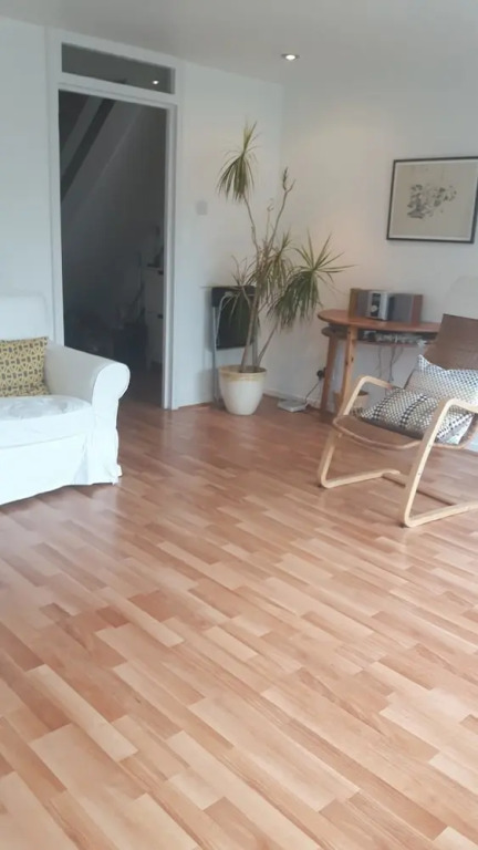 Charming 2 Bedroom Apartment in East London