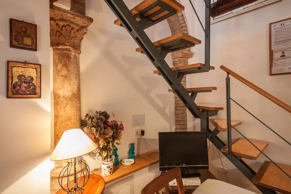 Rome Accommodation - Palazzo Massimo