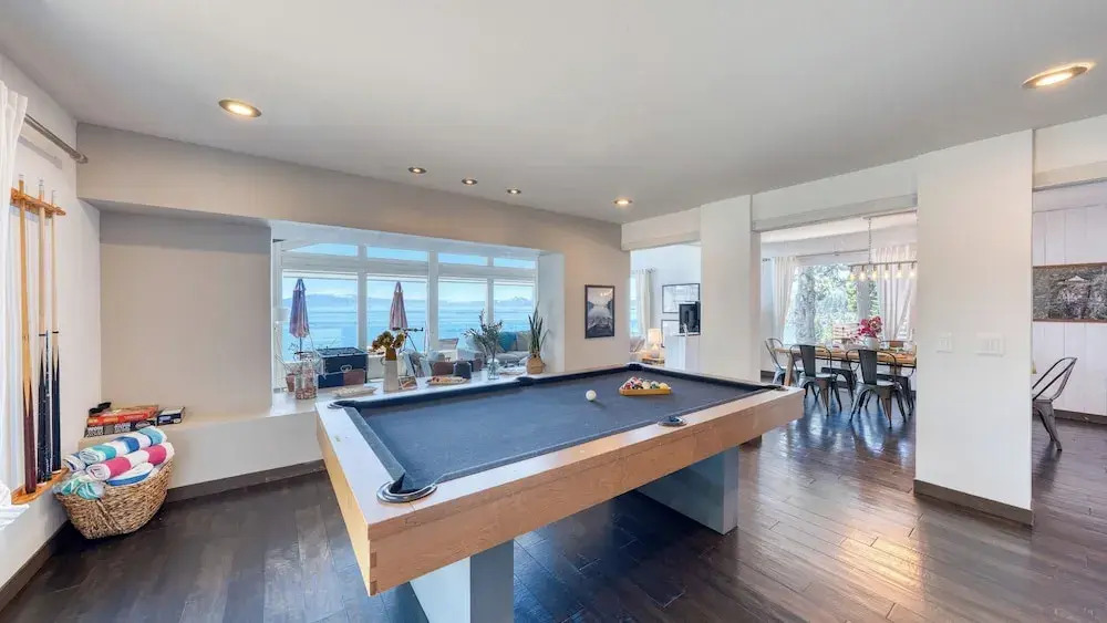 Lakeview by Avantstay Private Waterfront Cabin on Lake Tahoe w/ Hot Tub & Views