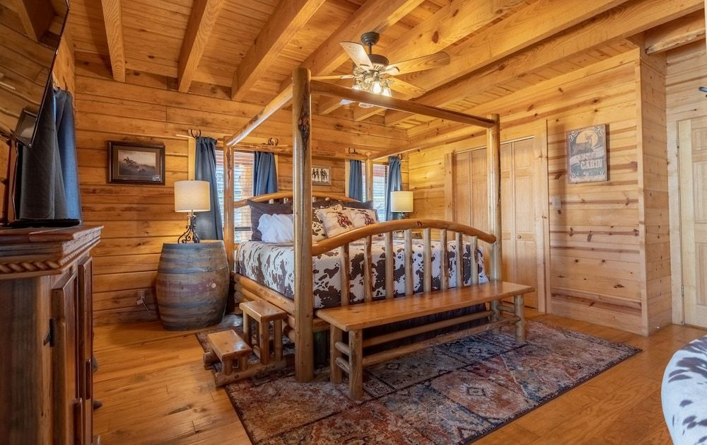 The Lazy K 3 Bedroom Cabin by RedAwning