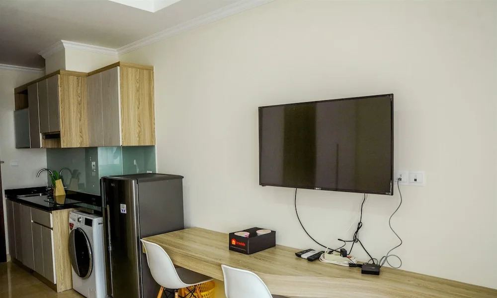 Comfy Studio Room with City View at Menteng Park Apartment By Travelio