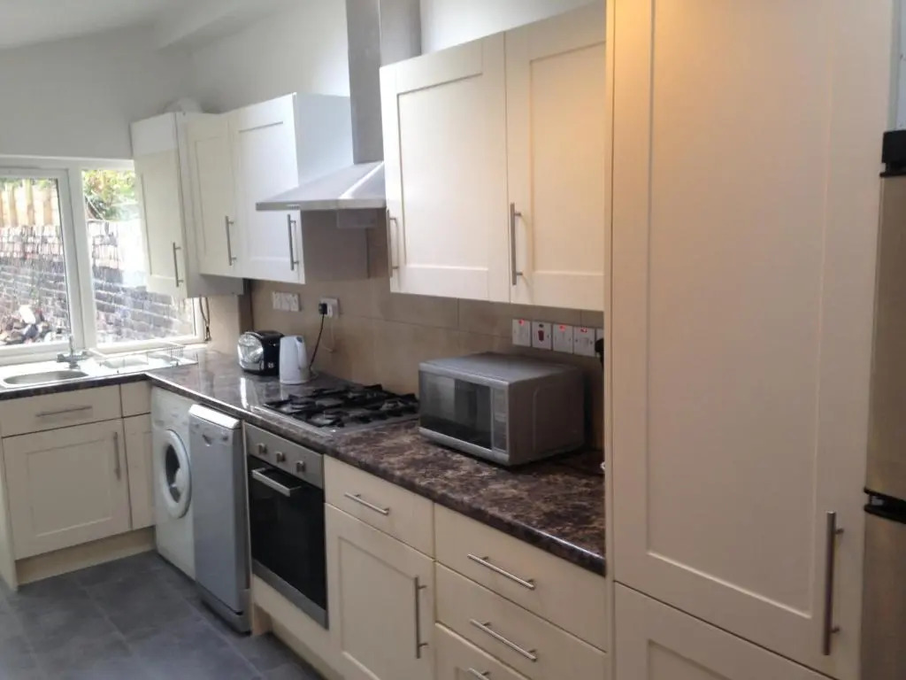 Arsenal 123 close to Emirates stadium direct Eurostar Heathrow-free parking