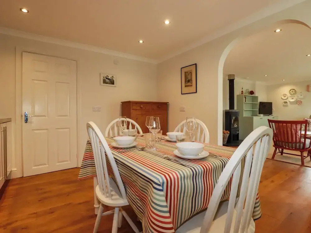 6 Trelawney Court