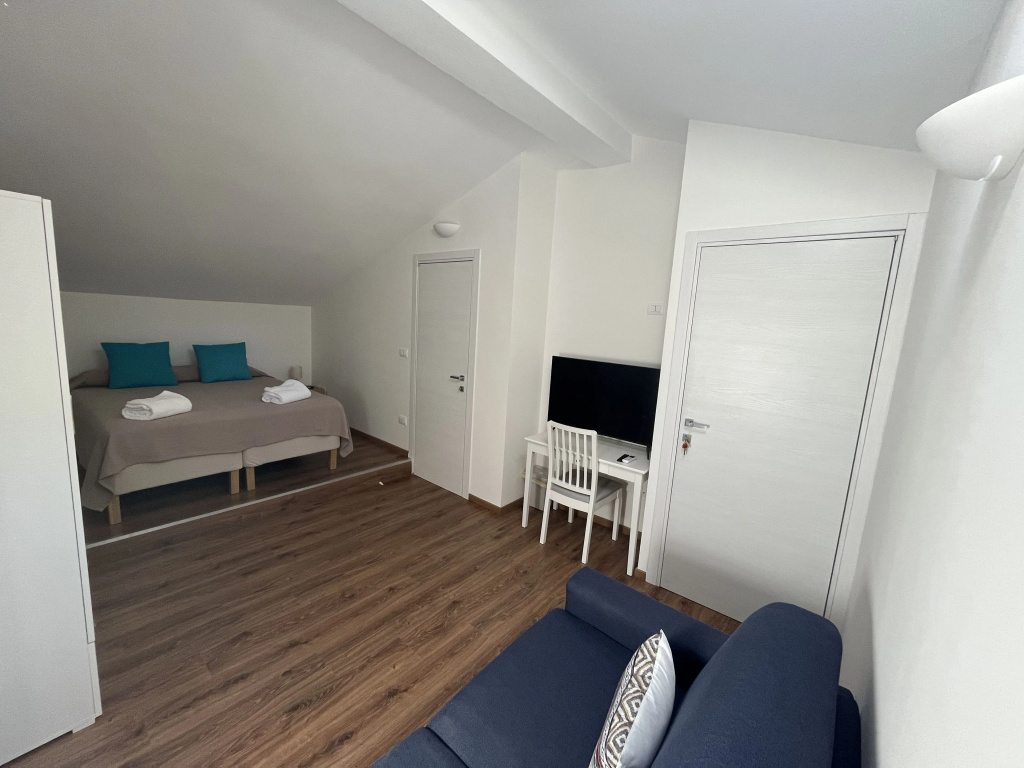Guest House All83