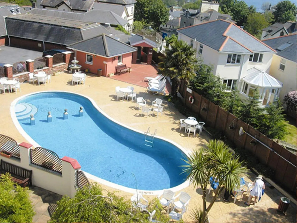 Red House Hotel