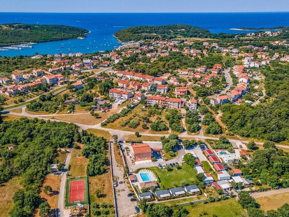 Classy Apartment in Banjole near Beach & Pula City