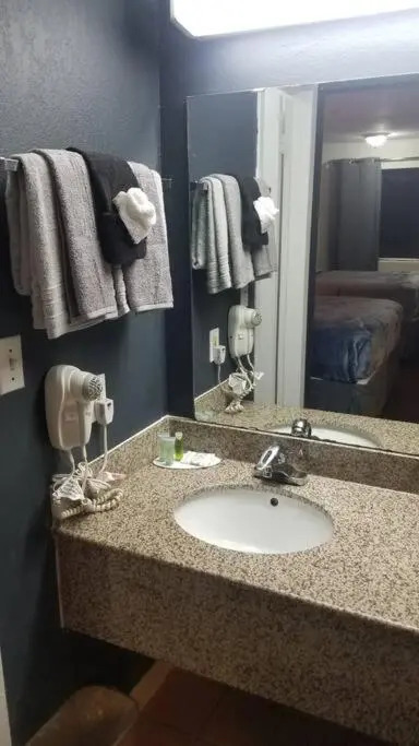 OSU 2 Queens WI-FI Hotel 208 Booking