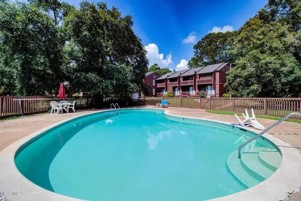 Lakeside Villa - Quite Location, walk to the Country Club