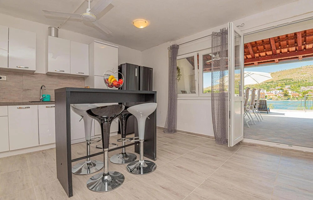 Amazing Home in Grebastica With Wifi and 4 Bedrooms