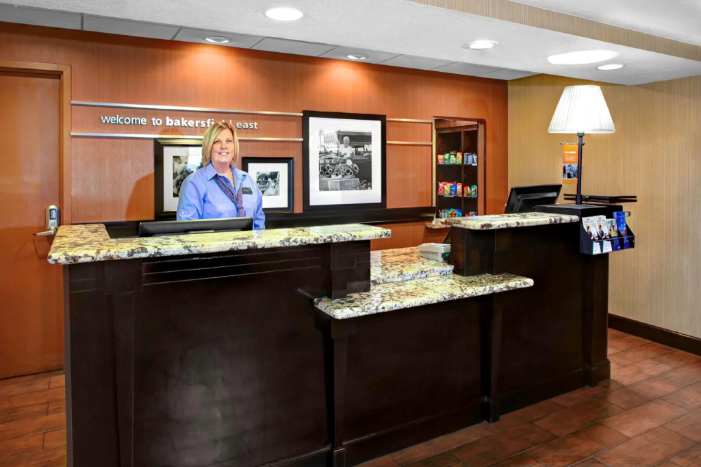 Hampton Inn and Suites Bakersfield / Highway 58