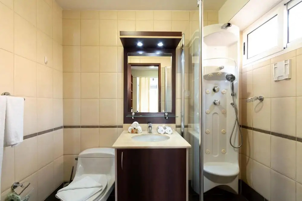 2br2 5BA Townhouse w Pool 3min Walk 2 Eaglebeach