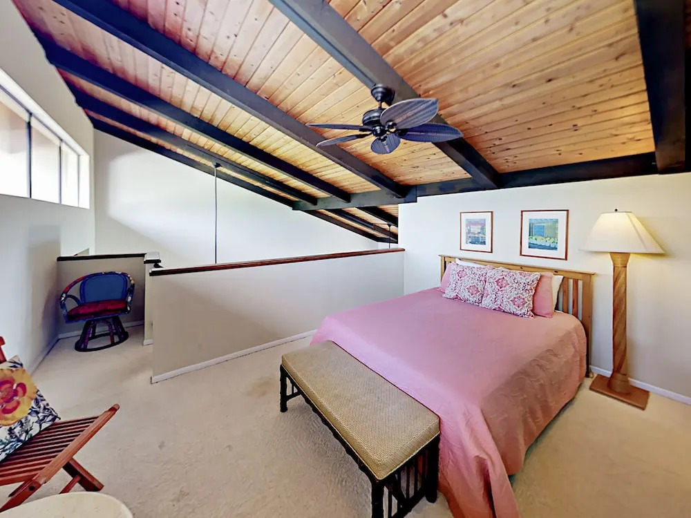 Unobstructed Oceanfront! 2br + Loft W/ Lanai, Pool 2 Bedroom Condo