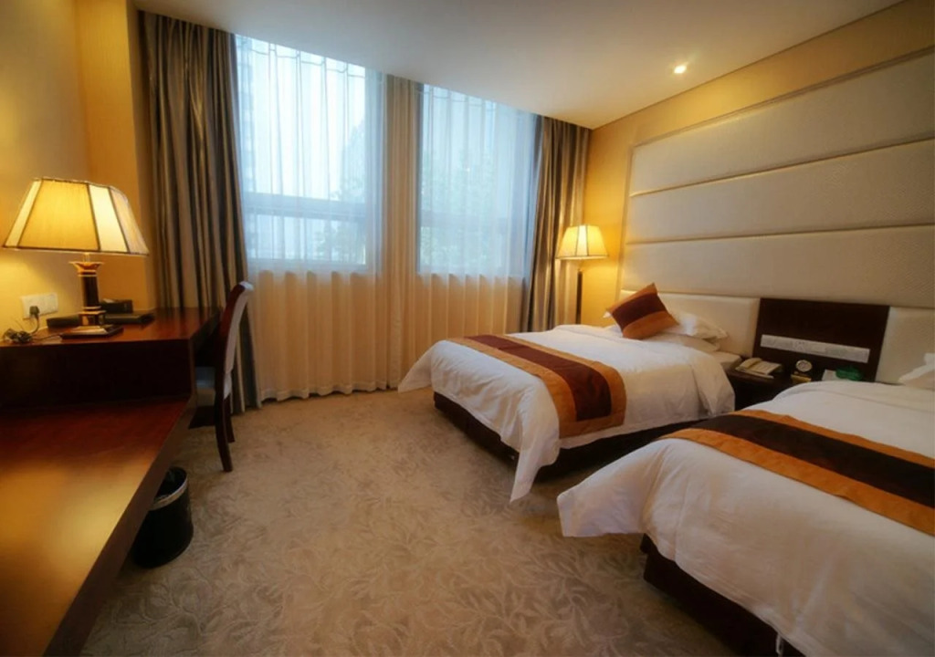 Golden Sun Commercial Hotel