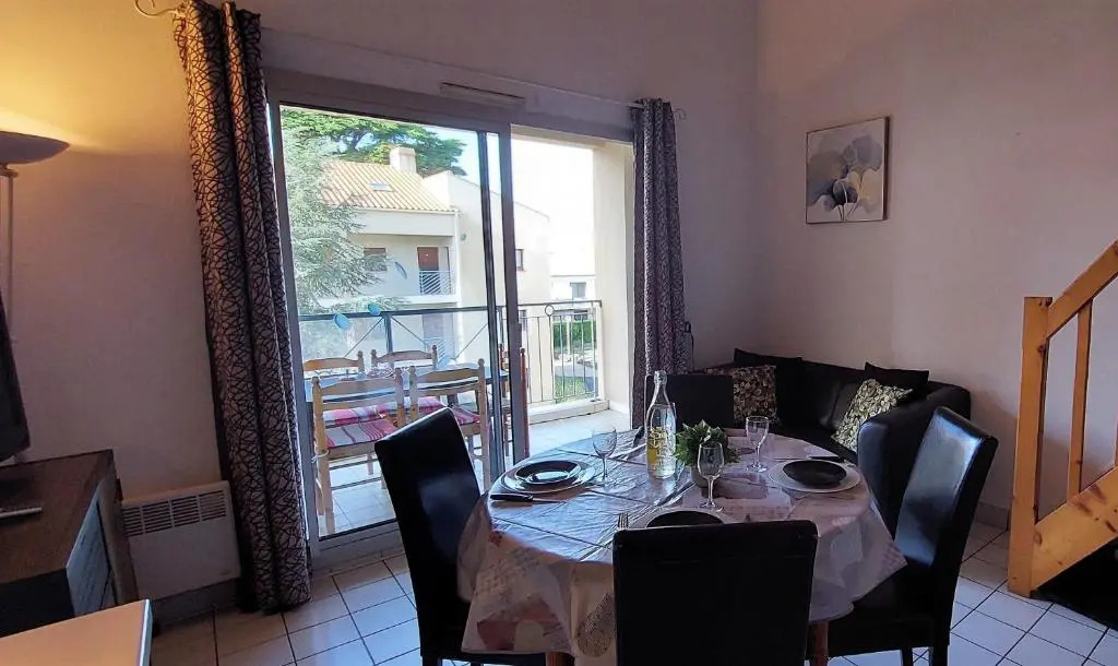 APPARTEMENT AU CALME AVEC PISCINE ET PARKING dans résidence securisée