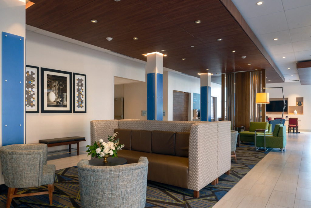 Holiday Inn Exp Stes Dtwn Arts District