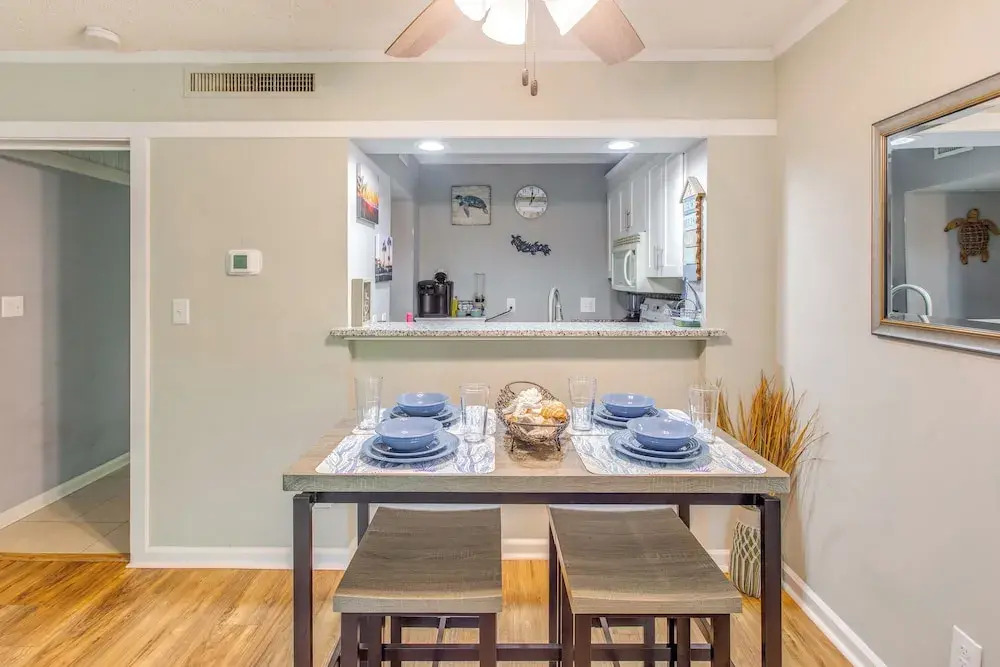 Walk to Beach & Barefoot Landing: Resort Condo!