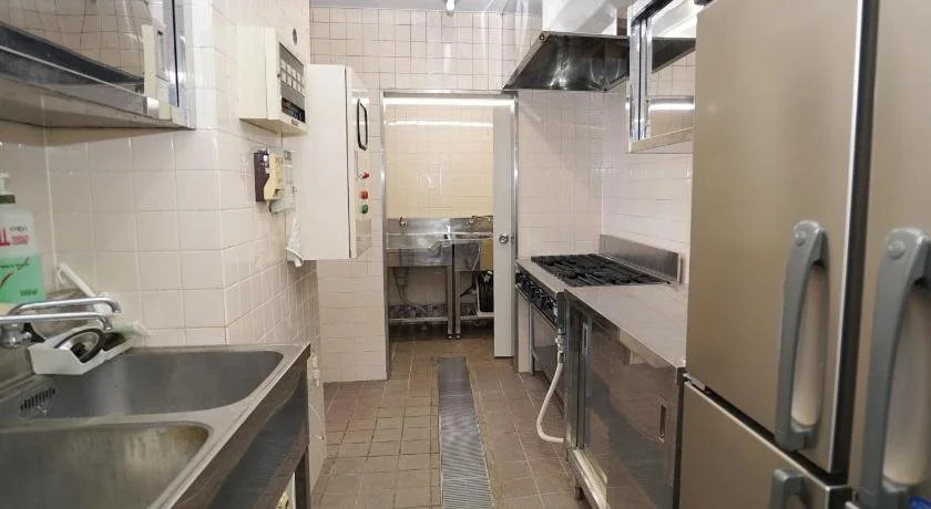Tobi Hostel and Apartments