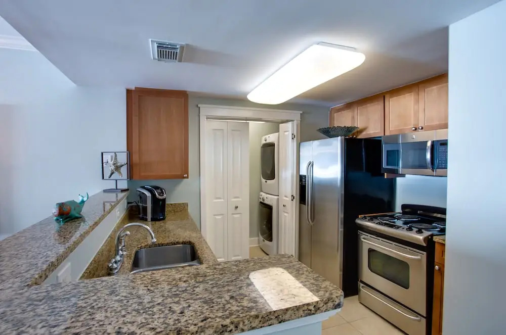 Waterscape A606 - 2 Br condo by RedAwning