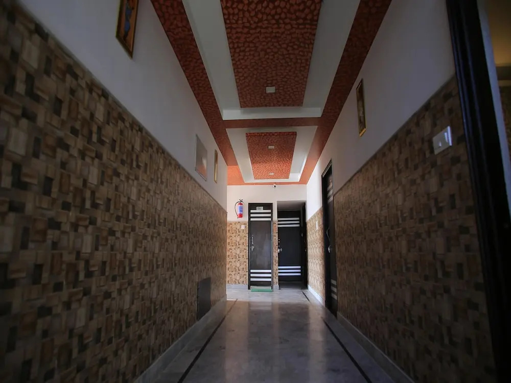 OYO 12842 Hotel Sumit Lodge