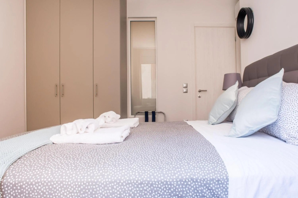 A21 Pristine Suite a breath away from Parthenoon!