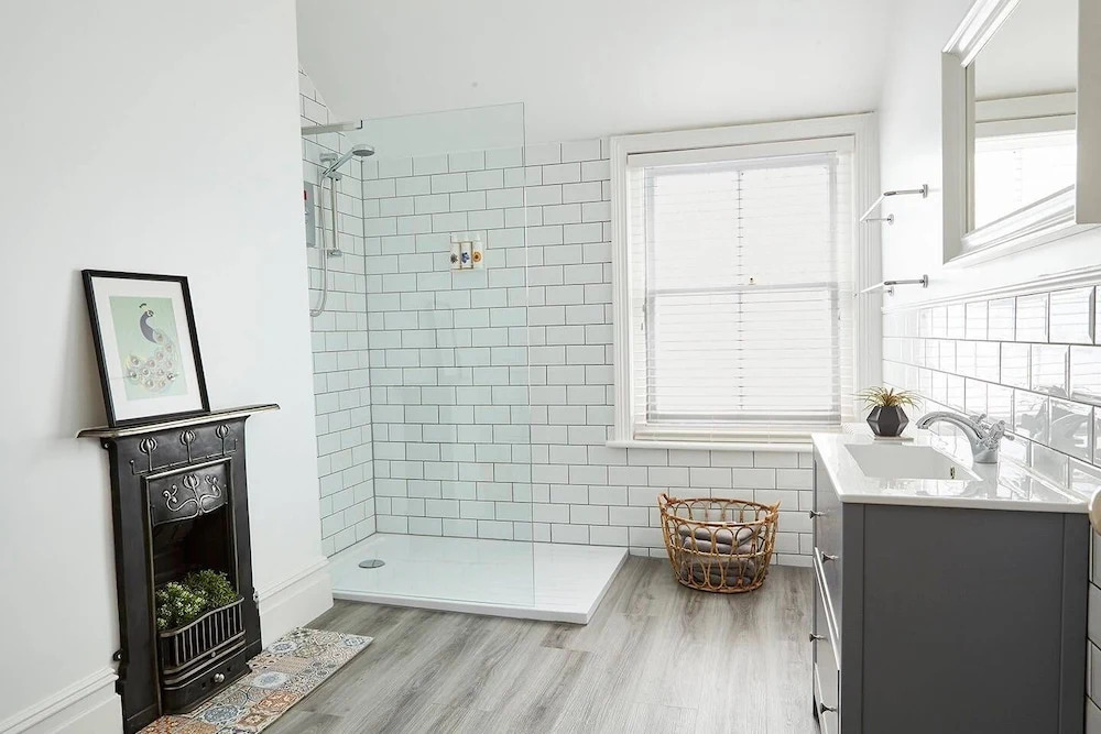 Chic Top Floor Apartment in the Heart of Westbourne Arcade