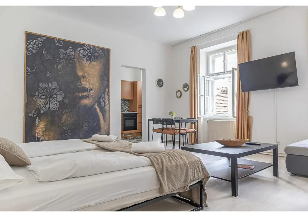2 Pleasant Flats - Perfect for Long Stays