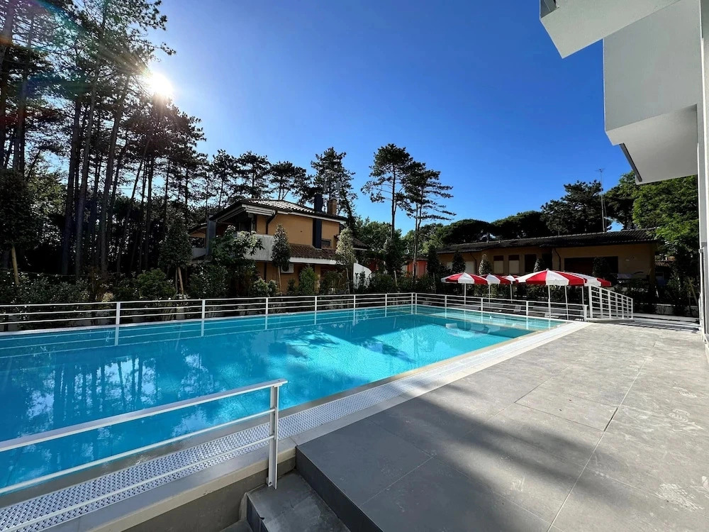 Pool Flat 400m From Beach