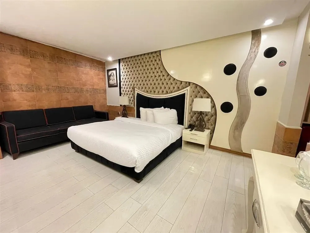 Al Noor Hotel Multan