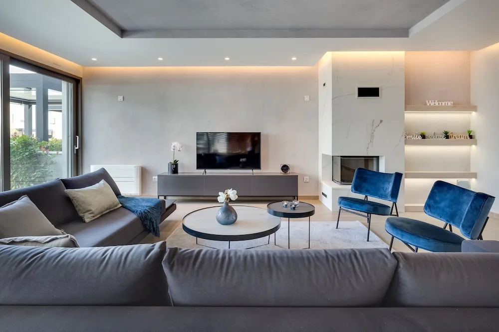 Shell Luxury Residences with Pool and Whirlpool
