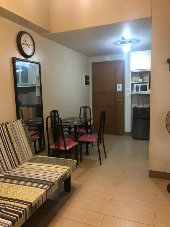 Favila Condotel unit in Palmtree Villas Newport City walking distance to Airport terminal 3 Accessable to Airport terminal 1 &2