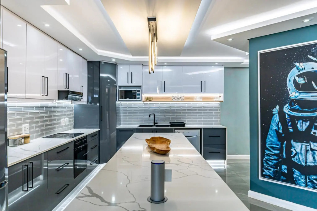 Luxurious 3 bedroom beach front apartment