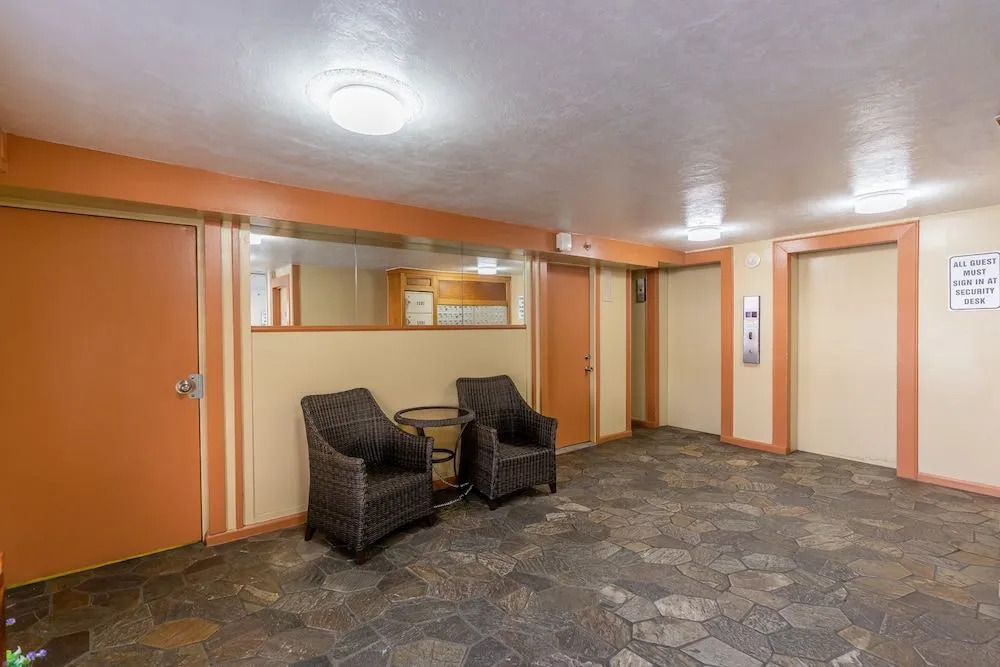 Newly Renovated Studio Two Blocks From the Beach