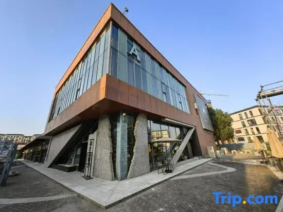 Z City Luxury Hotel