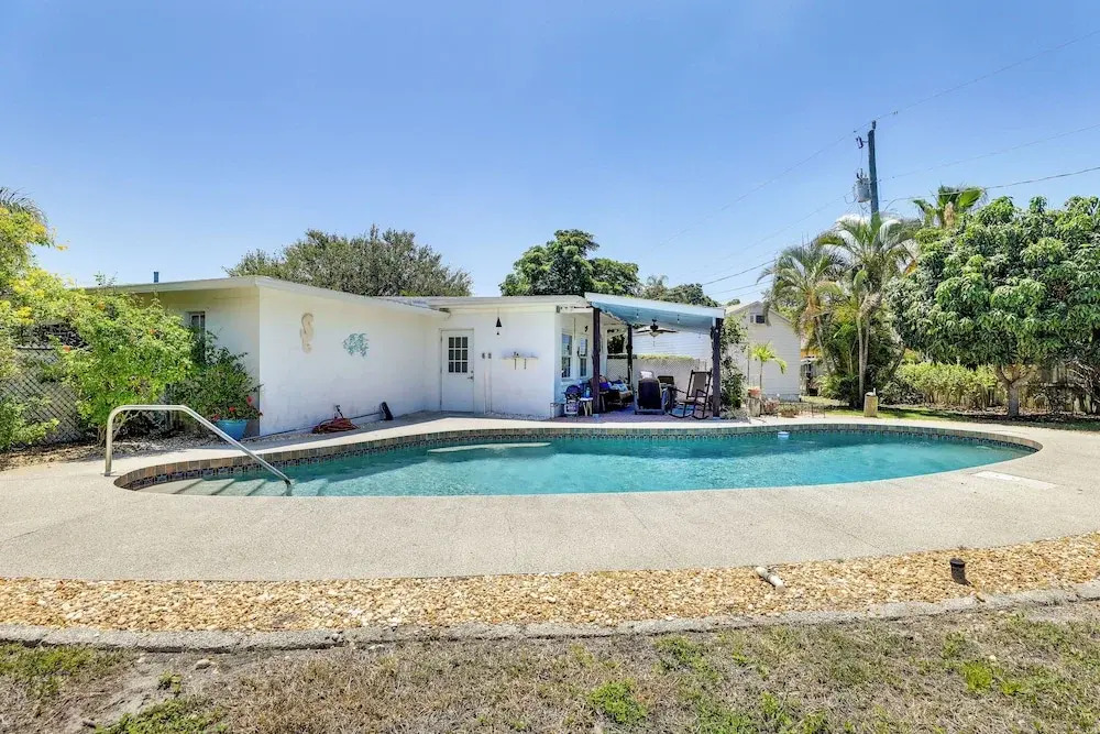 Walk to Beach: Home w/ BBQ & Fire Pit in Bradenton