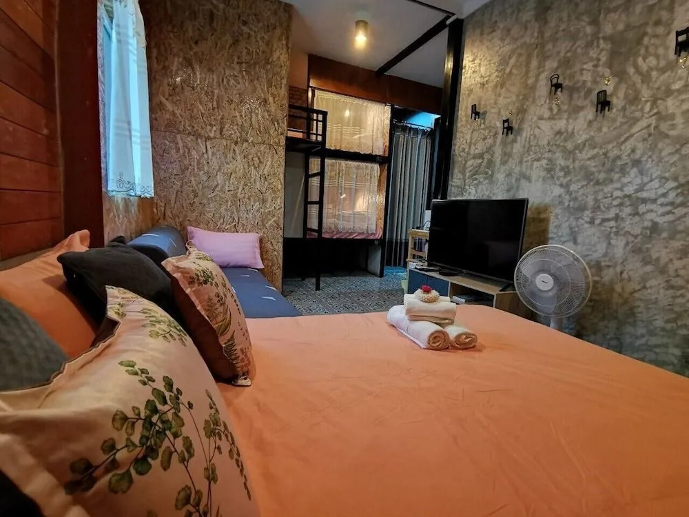 Gardenroom Home Stay and Cafe Suvarnabhumi