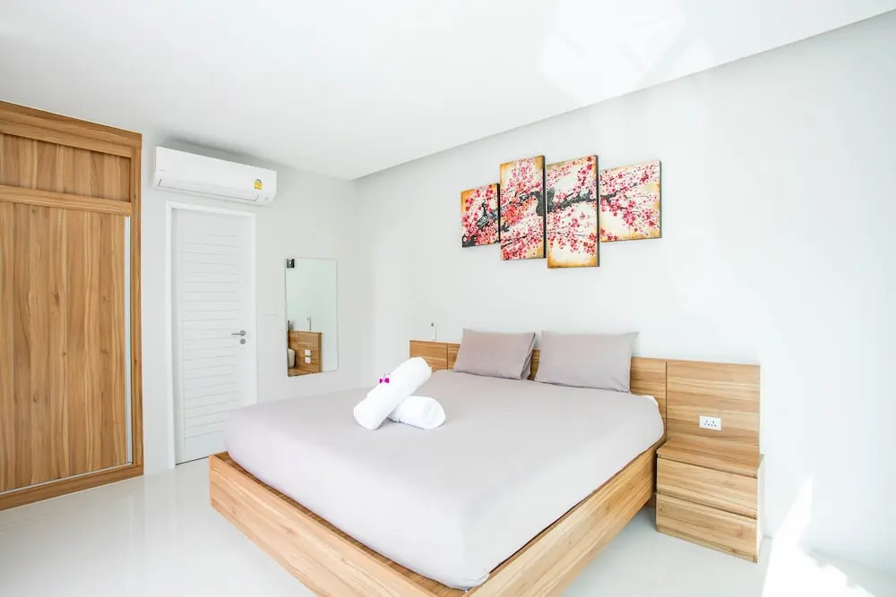 Elegant Designer 4BR Pool Villa Skylight