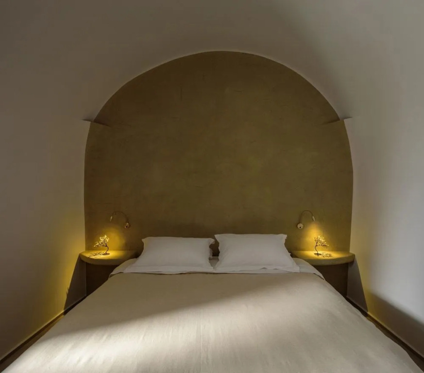 Oia Treasures Art Suites