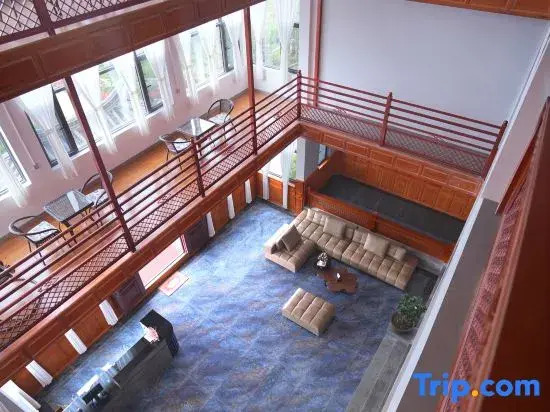 Snow Oxygen Cloud Villa | 360° Panorama Temple View Hotel (Songzanlin Temple)