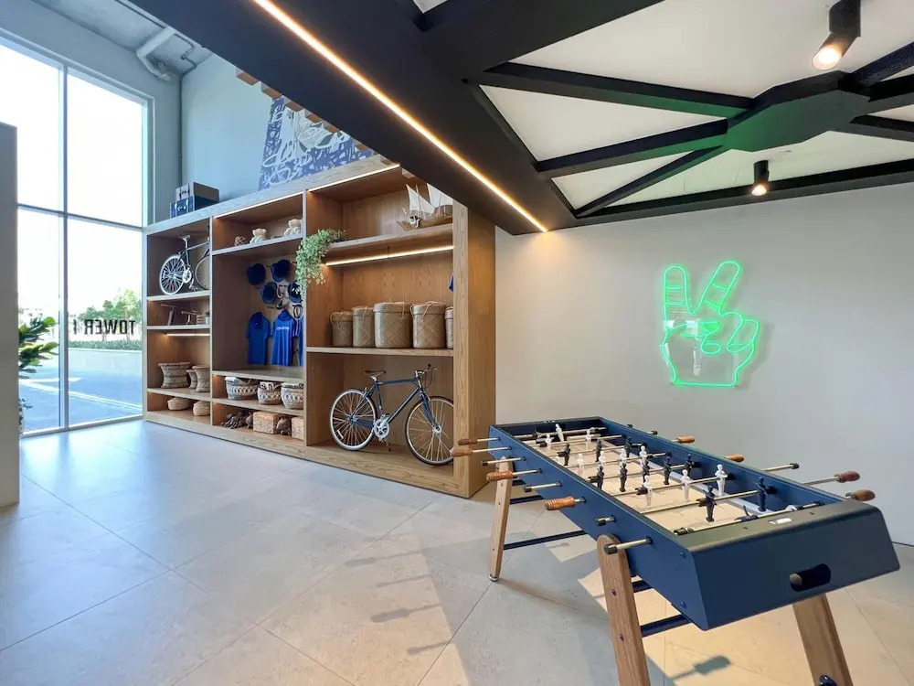 Modern Boho 1BR Sleeps4 Balcony Pool Gym Dxbhills