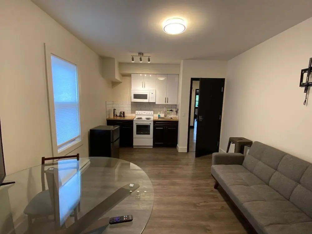 Calming 1bedroom Units With Balcony And City View