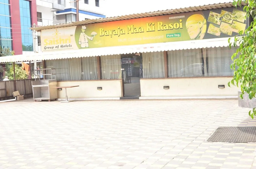 Hotel Sai Sparsh-150 meters from Saibaba temple