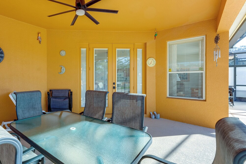 Poolside Living: Family Retreat 12 Mi to Disney